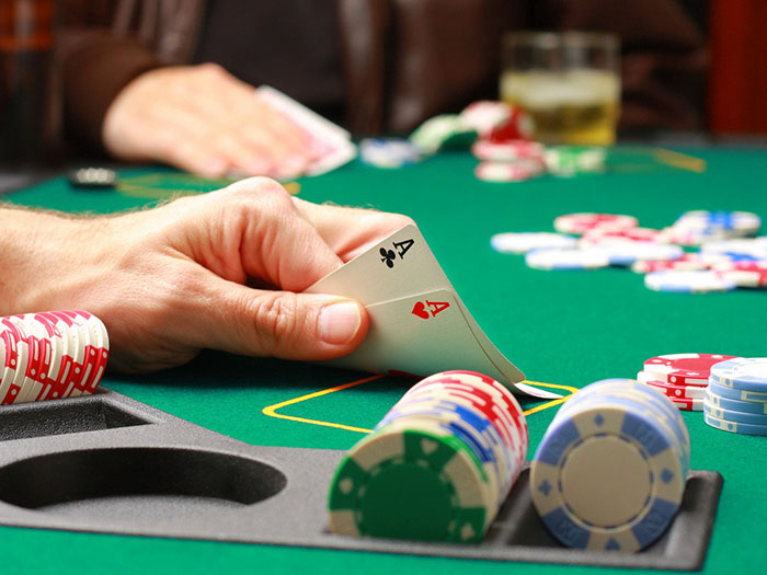 Играть онлайн в азартные игры: преимущества и риски